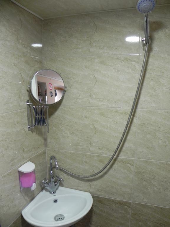 Old Yard Guest House Тбилиси Екстериор снимка