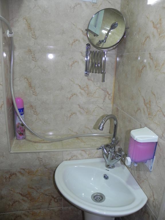 Old Yard Guest House Тбилиси Екстериор снимка