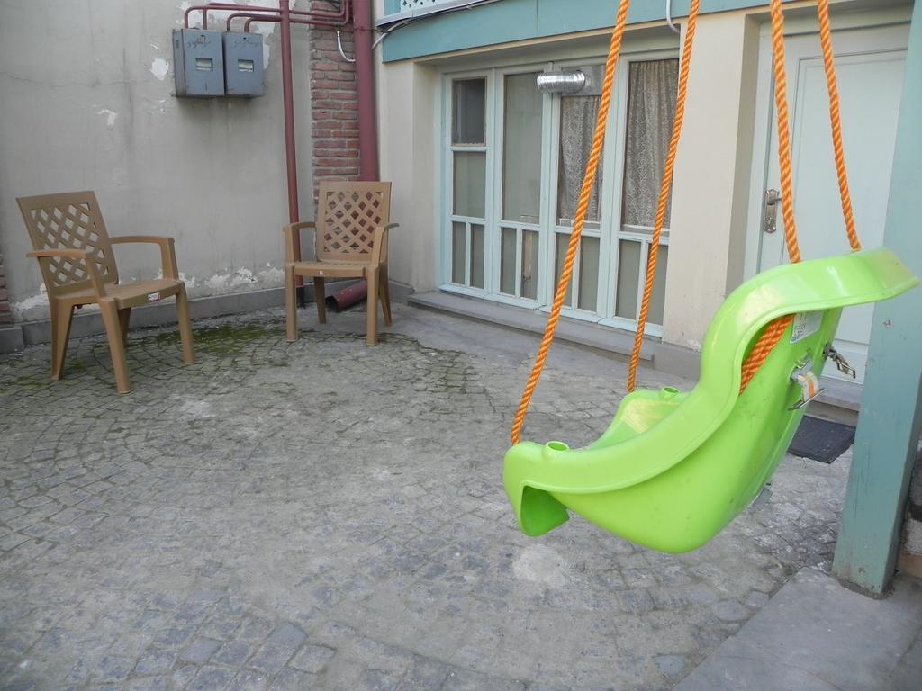 Old Yard Guest House Тбилиси Екстериор снимка