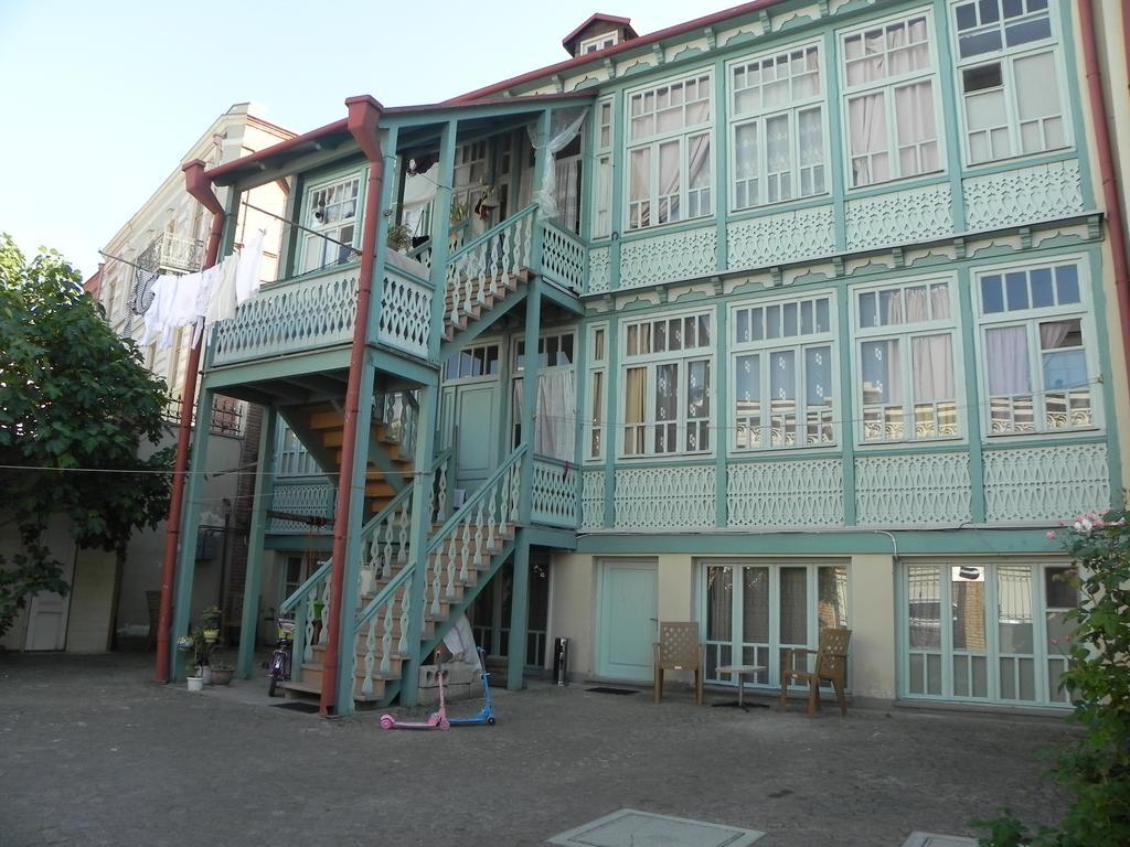 Old Yard Guest House Тбилиси Екстериор снимка