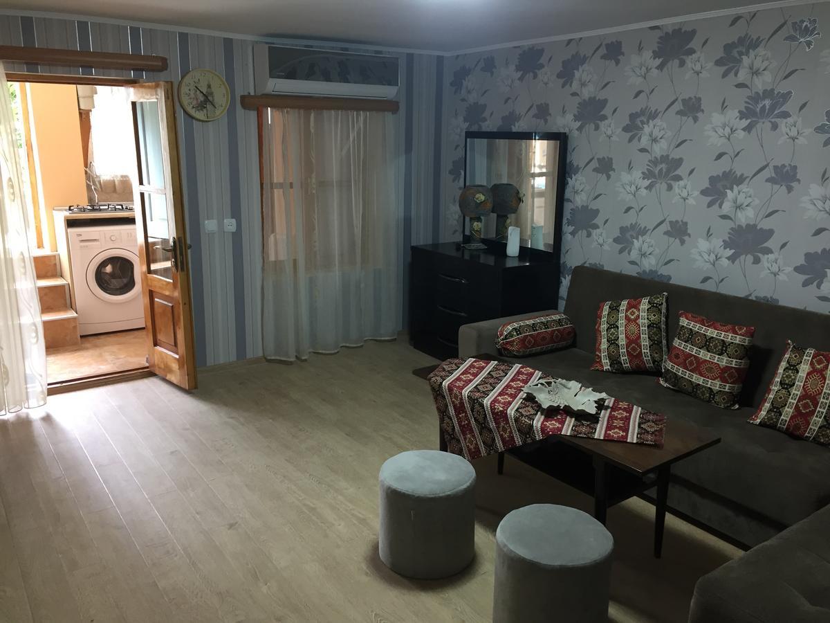 Old Yard Guest House Тбилиси Екстериор снимка